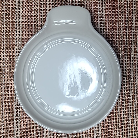 Le Creuset Other - Le Creuset Round Spoon Rest, Meringue, NWT